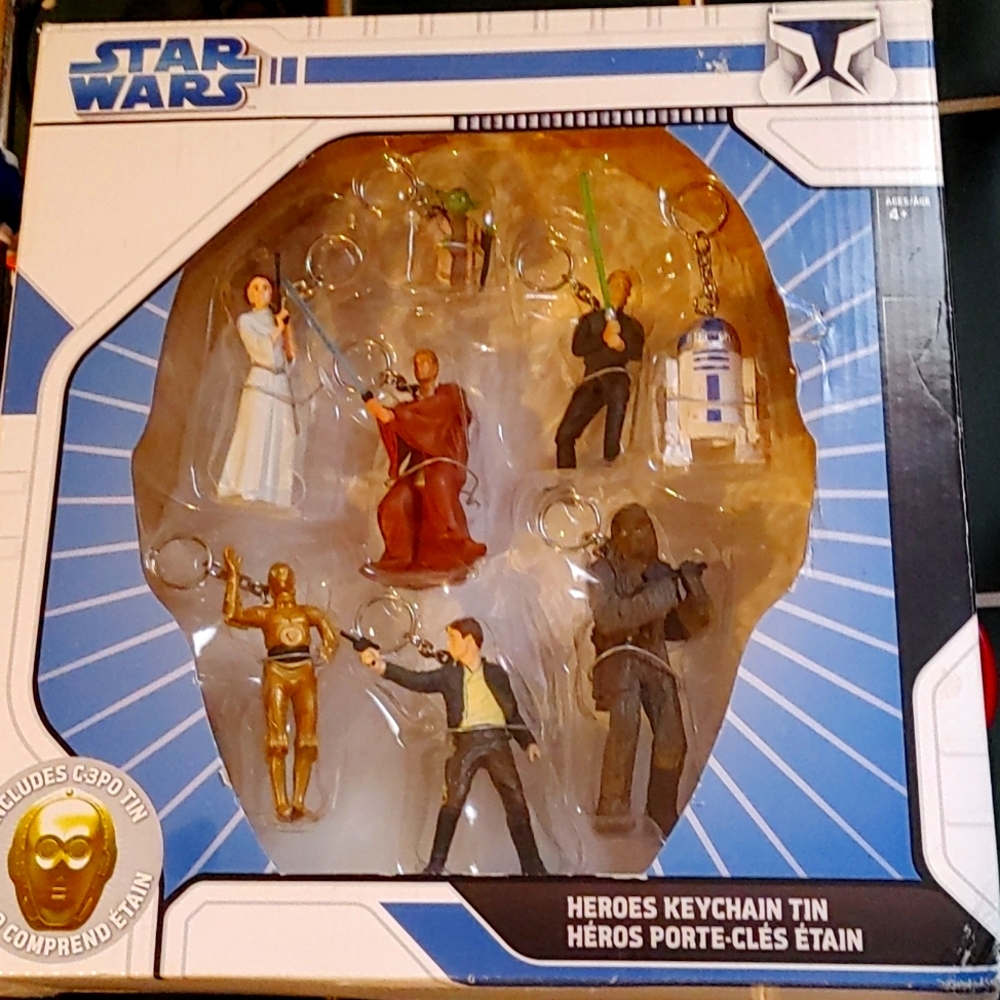 STAR WARS RARE KEY CHAIN  NEWgreat collectible box and mint shape all your belo